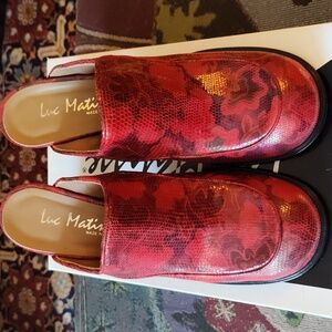 NIB Luc Matisse Red Leather Floral Heels 38.5